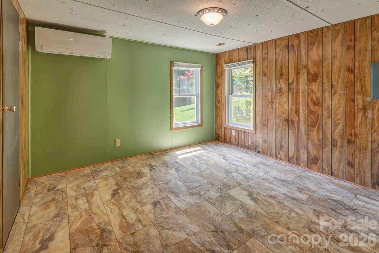 Listing Photo 10