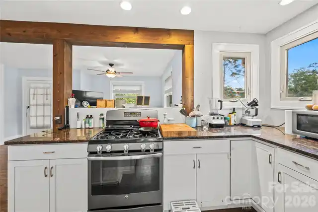 Listing Photo 8