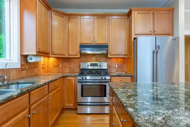 Listing Photo 10