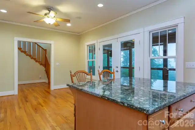 Listing Photo 11