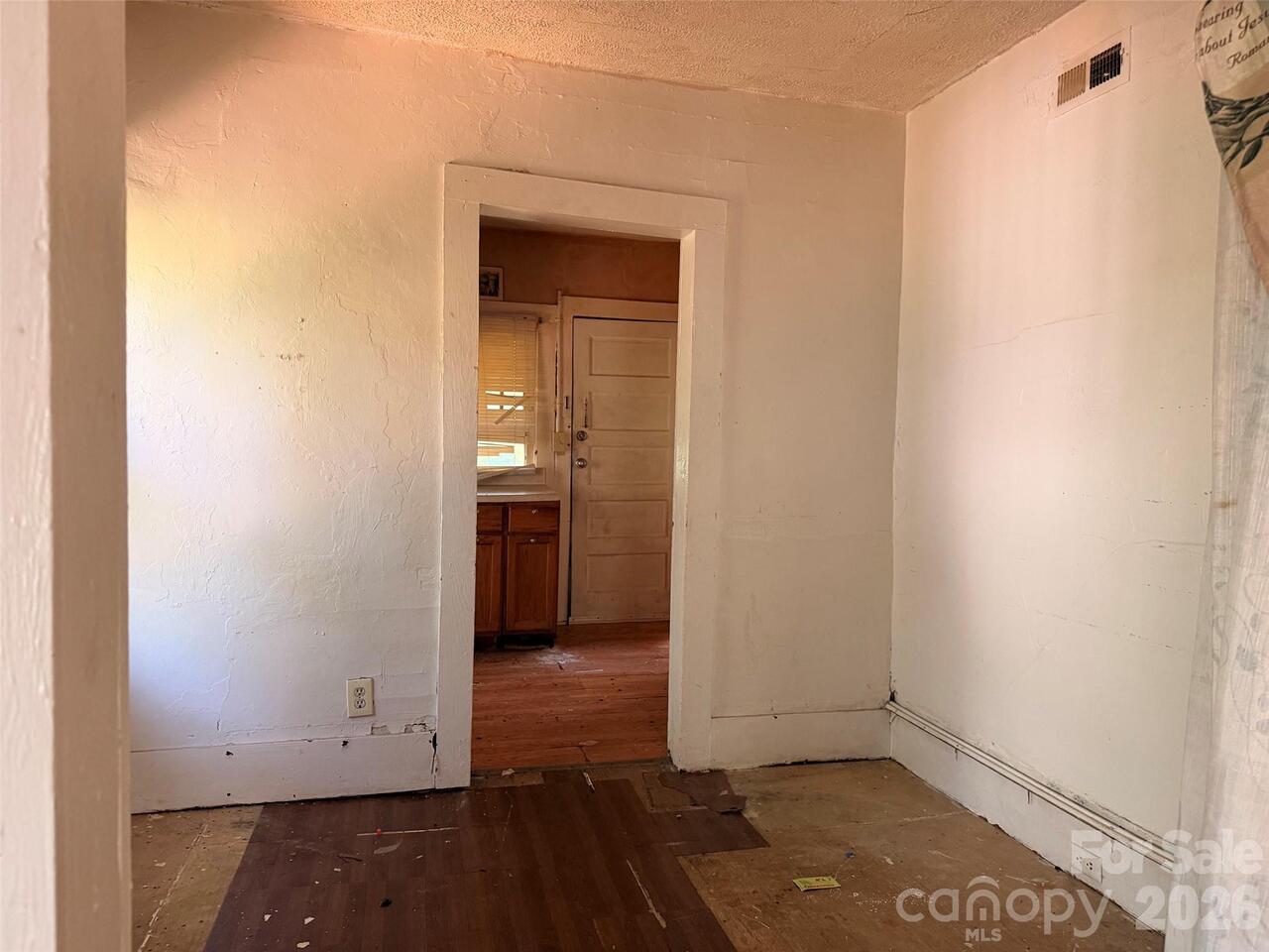 Listing Photo 8