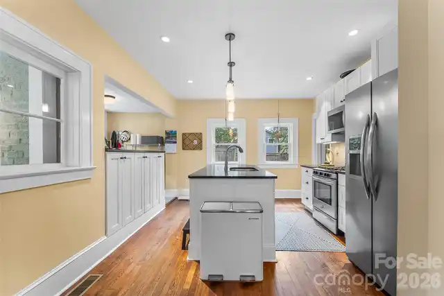 Listing Photo 11