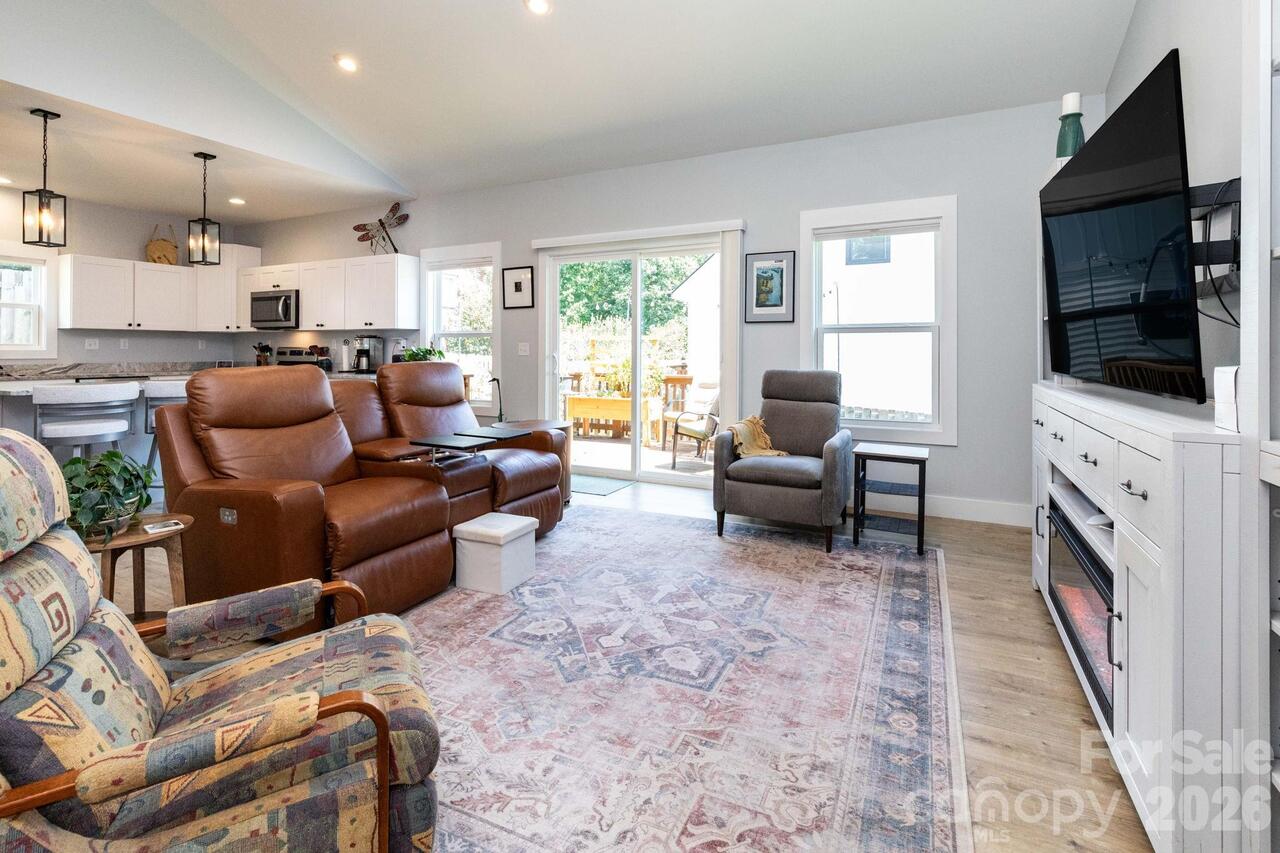 Listing Photo 6