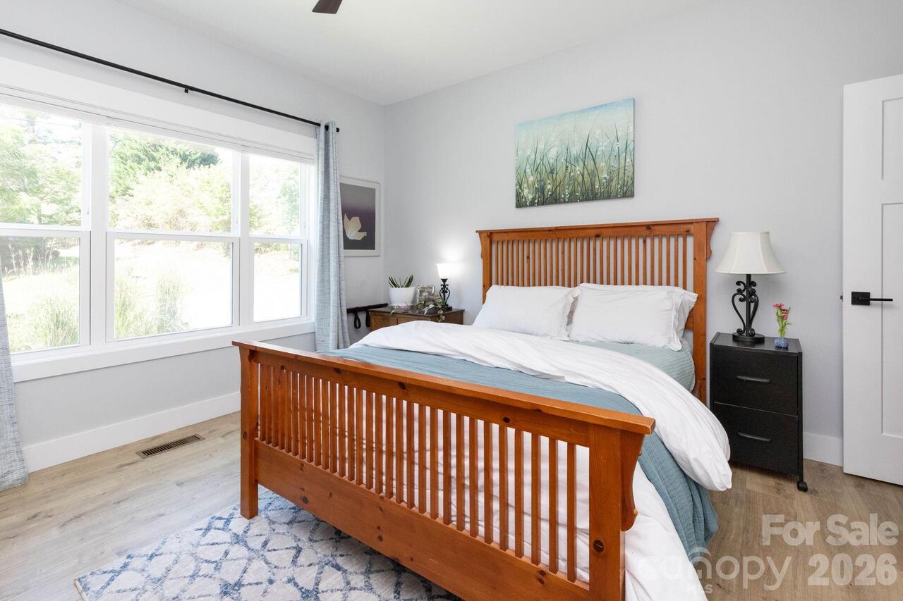 Listing Photo 14