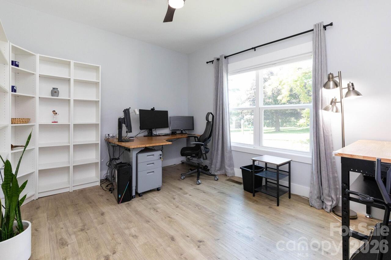 Listing Photo 16