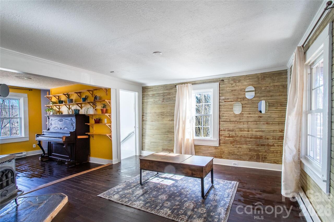 Listing Photo 8