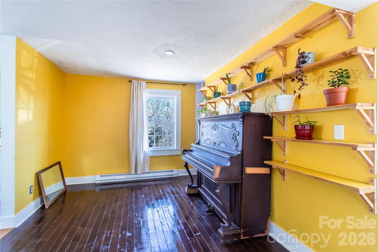 Listing Photo 11