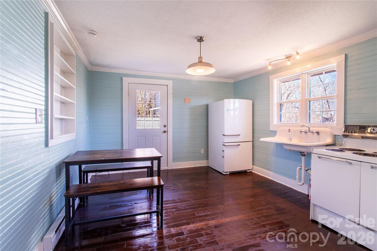 Listing Photo 12