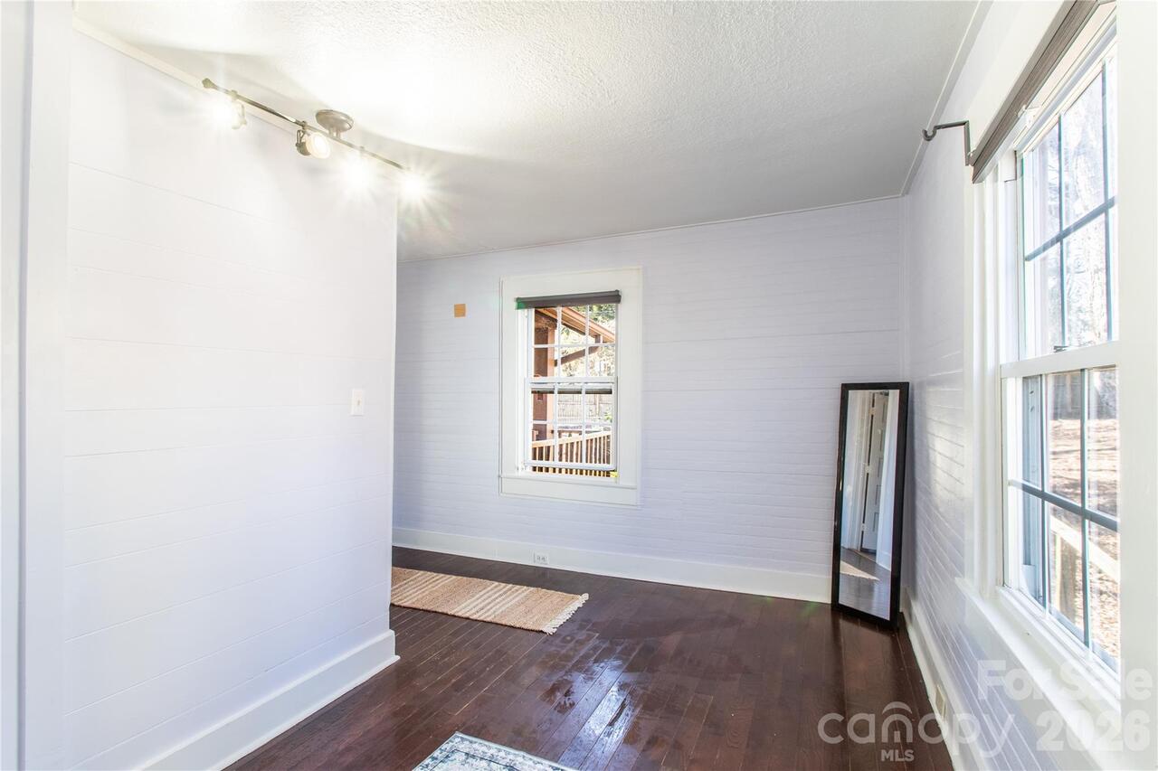 Listing Photo 18