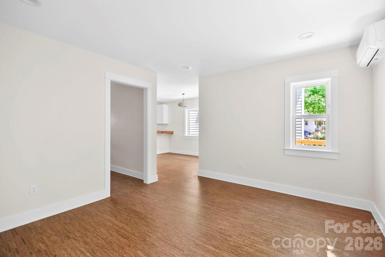 Listing Photo 11