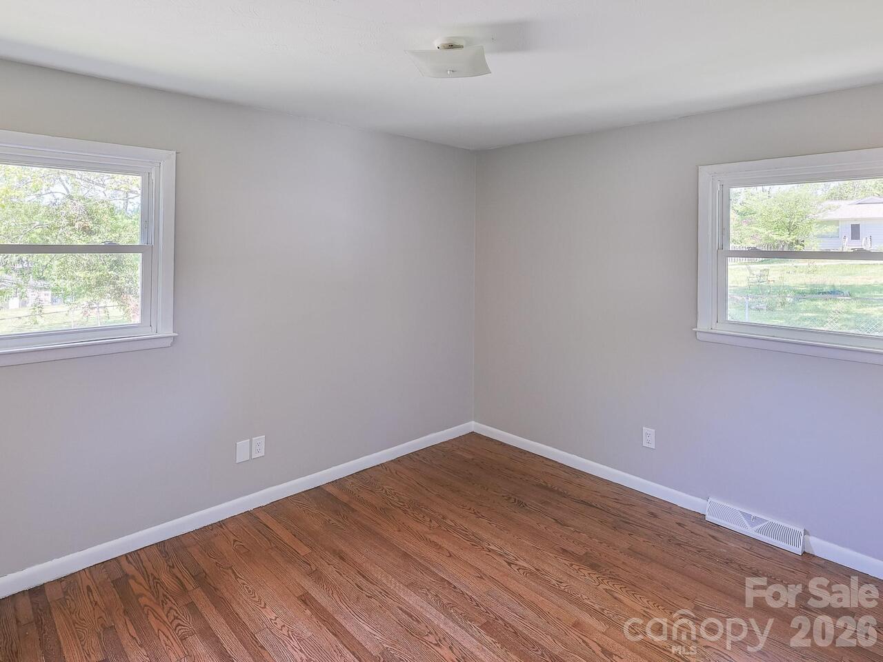Listing Photo 10