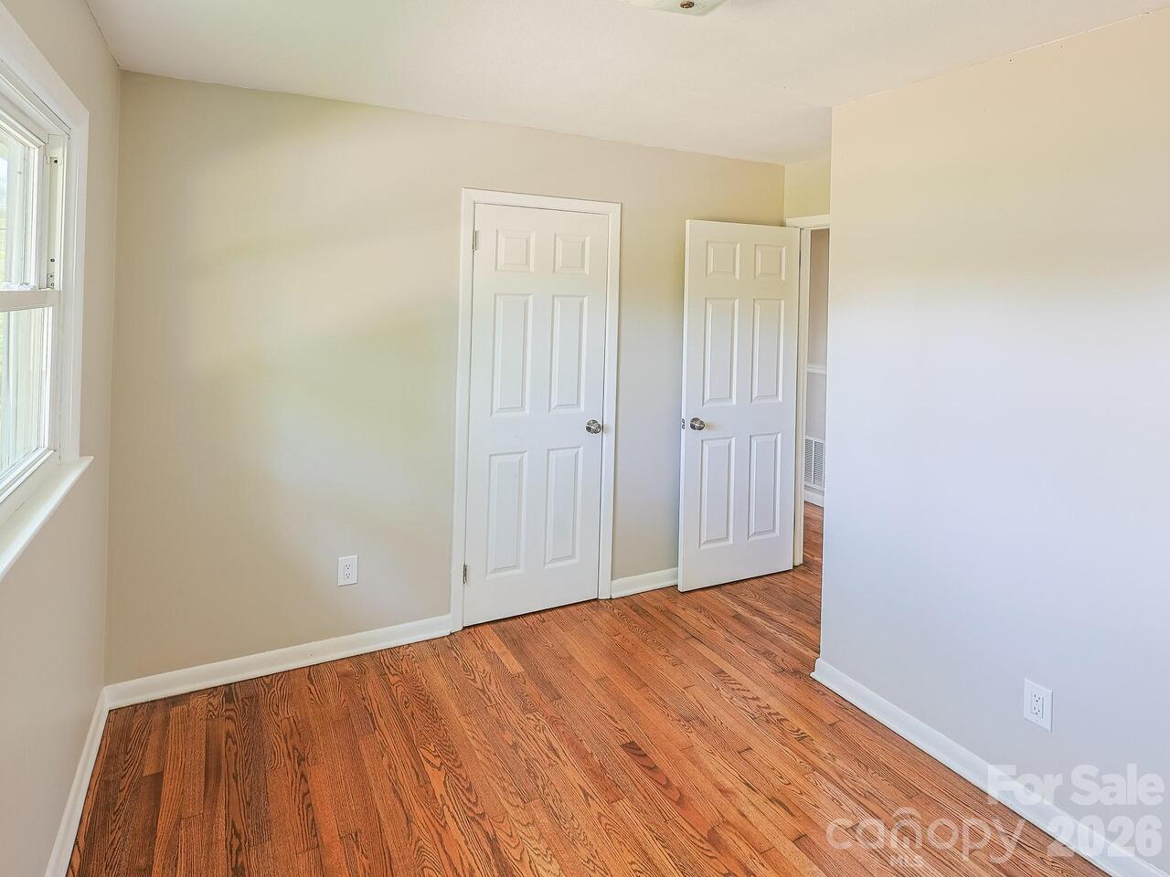 Listing Photo 12