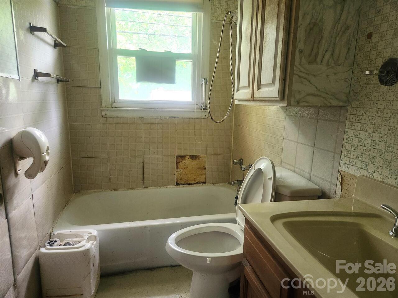 Listing Photo 8