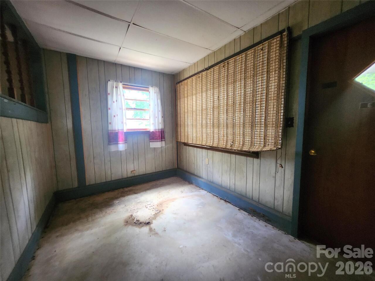 Listing Photo 10