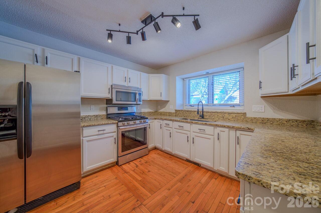 Listing Photo 8