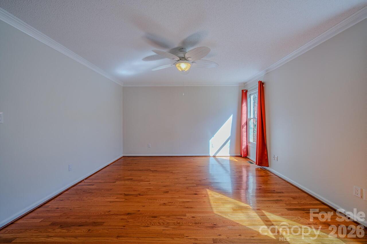 Listing Photo 12