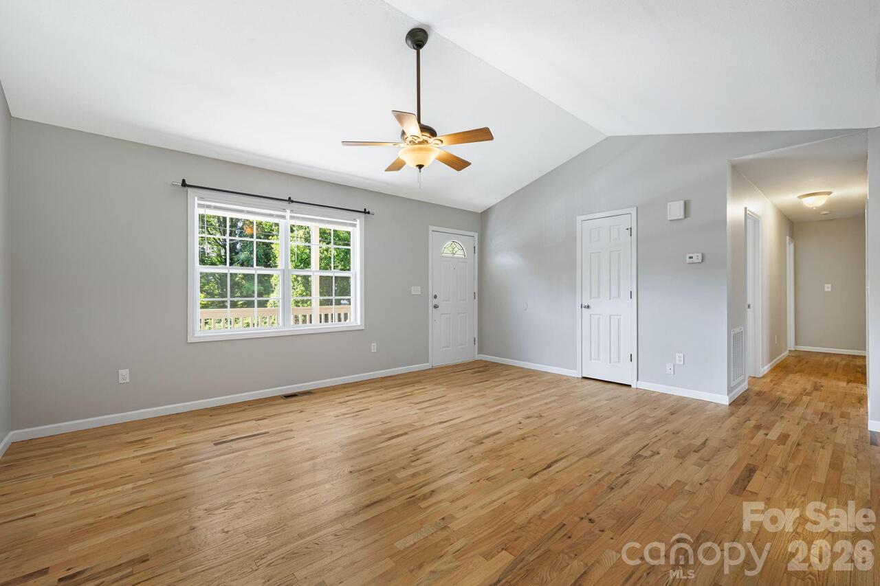 Listing Photo 6