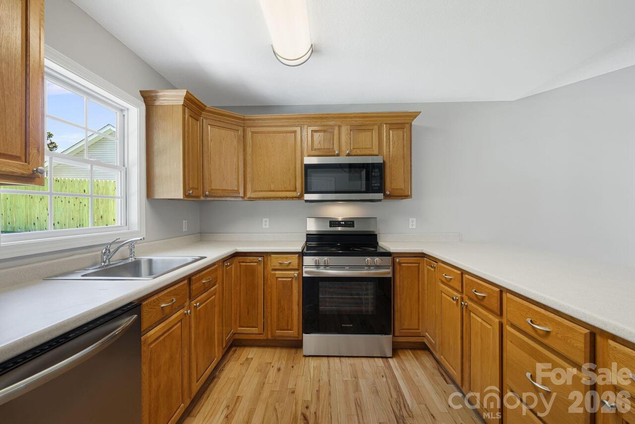Listing Photo 12