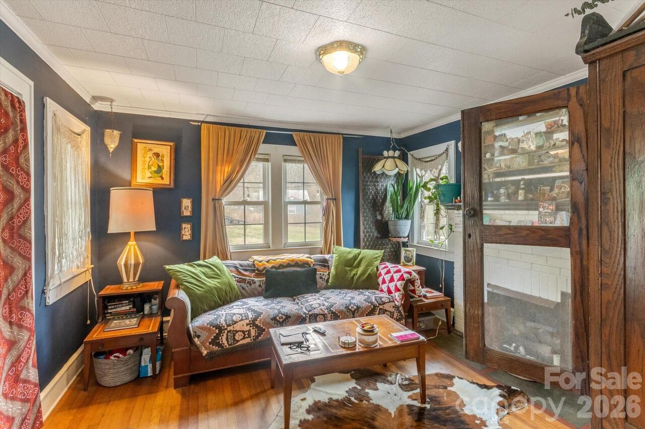 Listing Photo 11