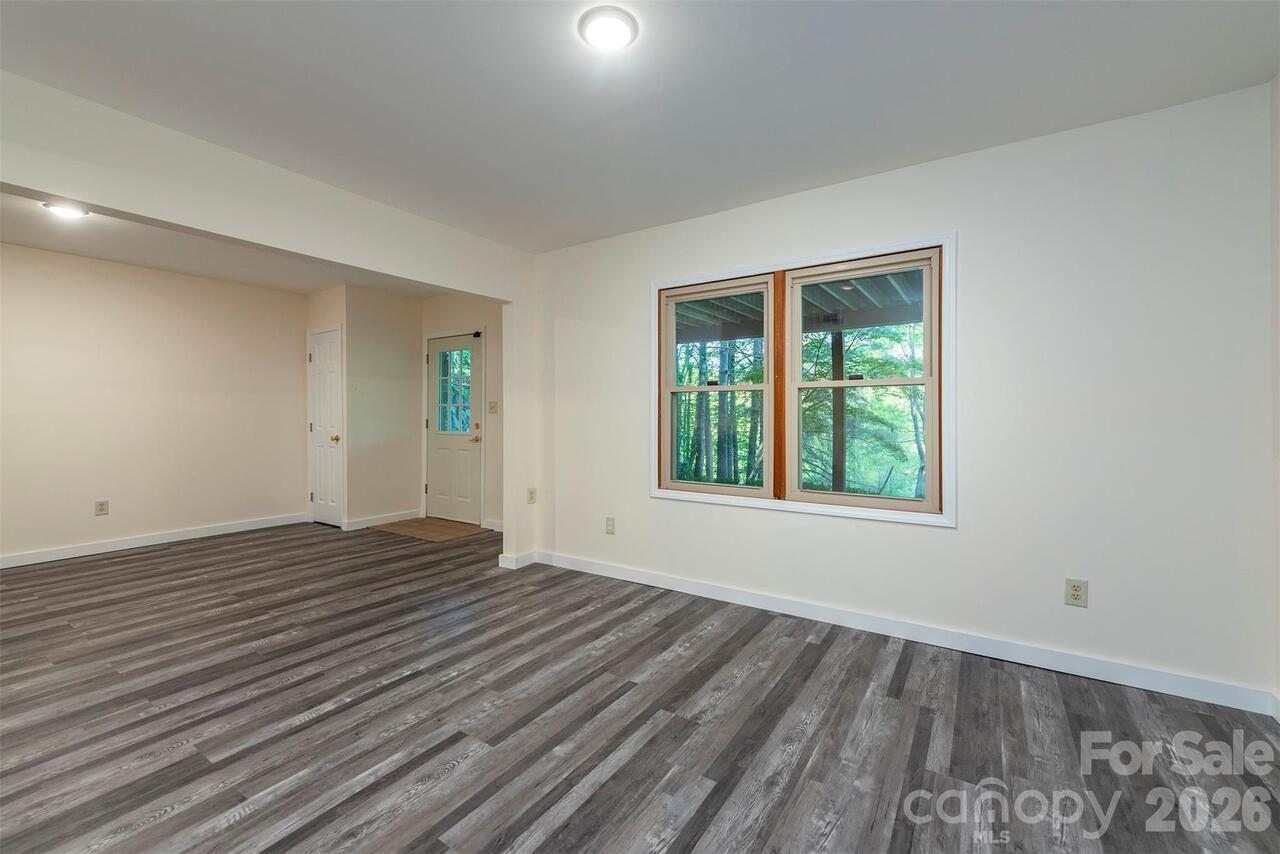 Listing Photo 10