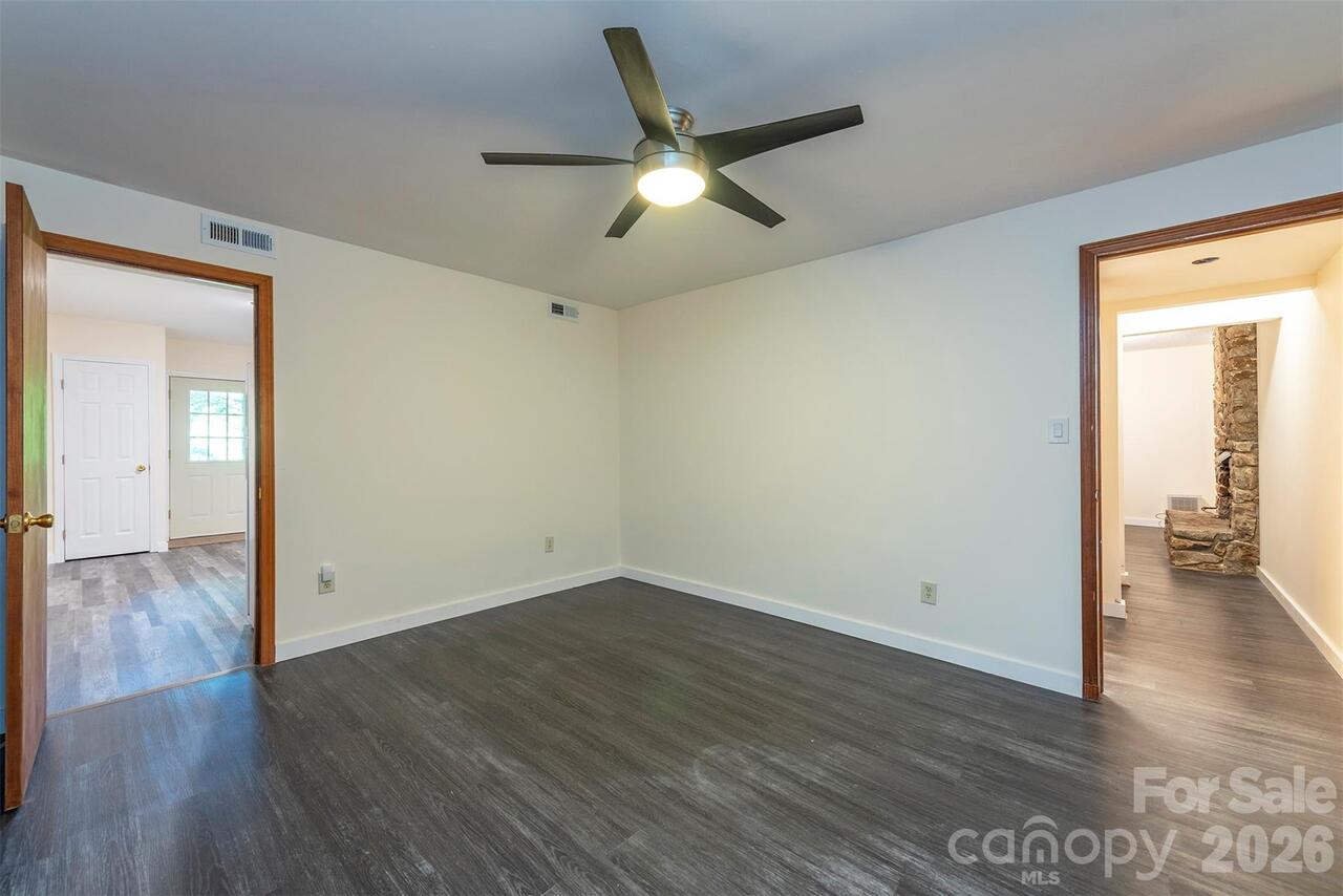 Listing Photo 14