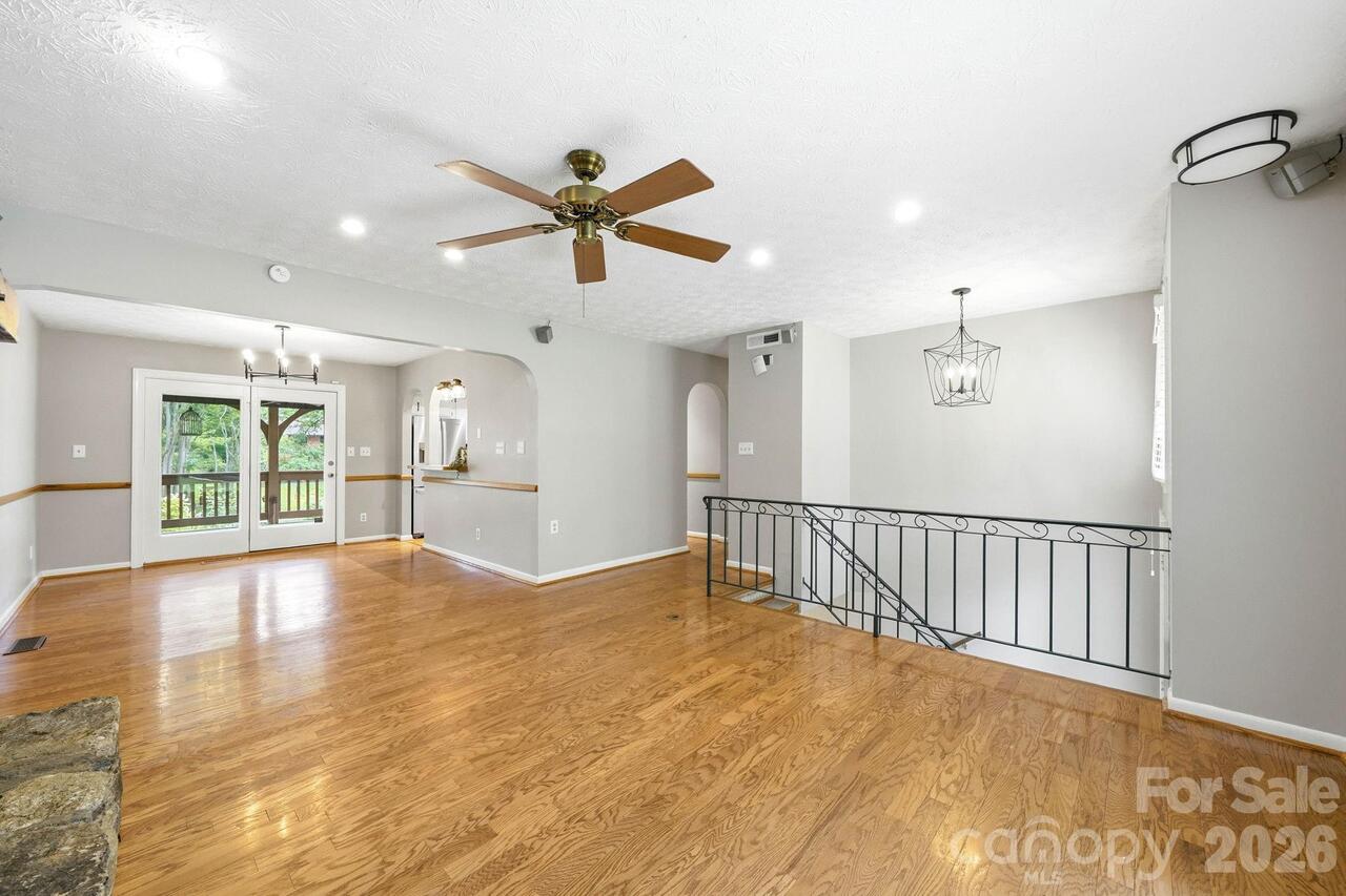 Listing Photo 9