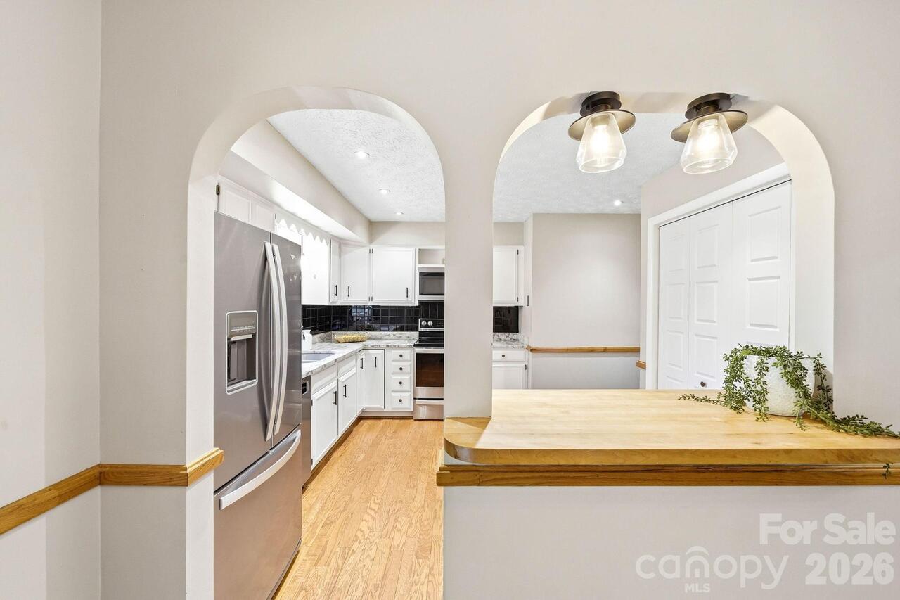 Listing Photo 11