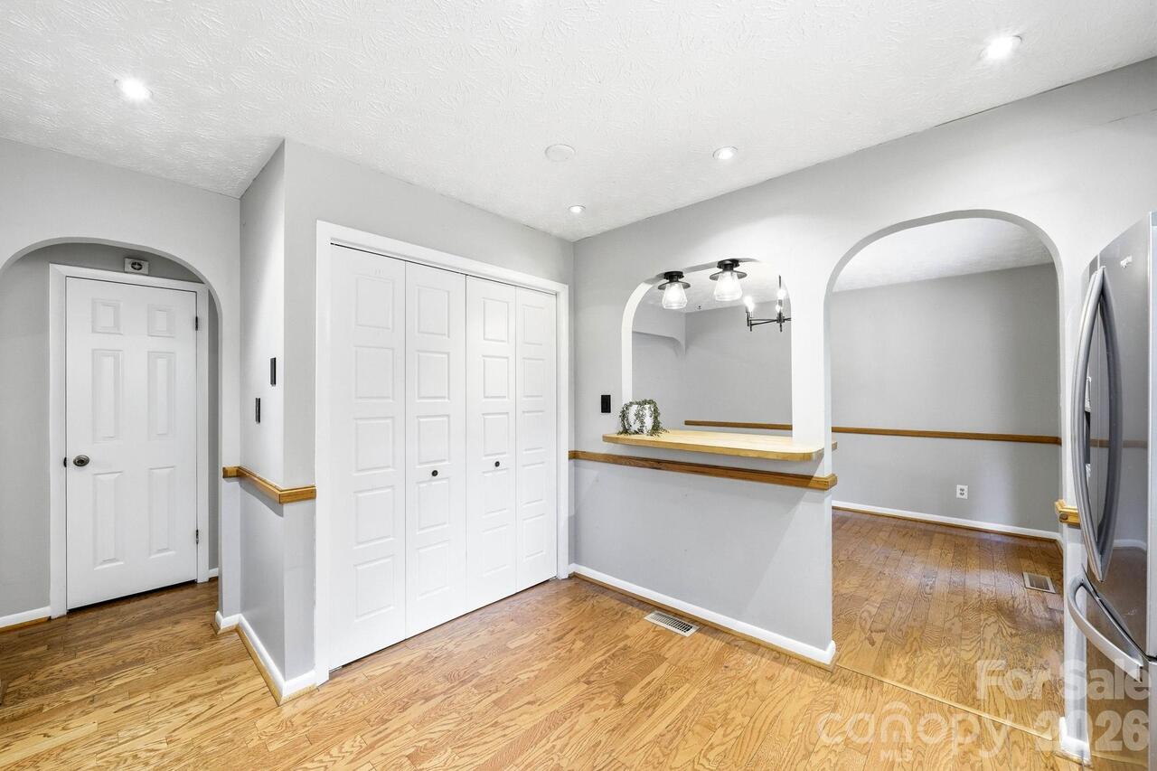 Listing Photo 14