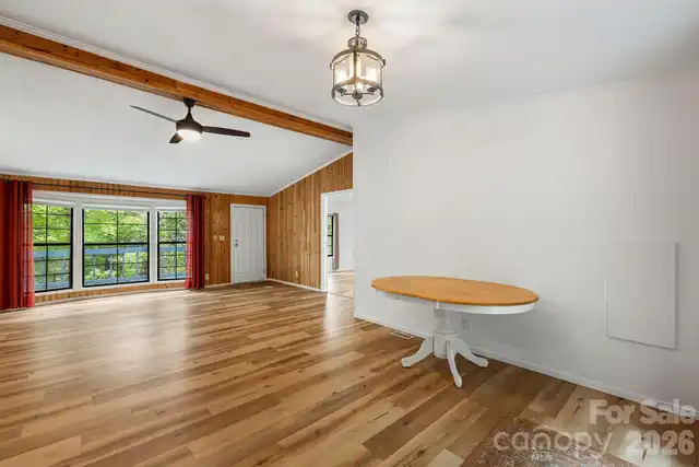 Listing Photo 10