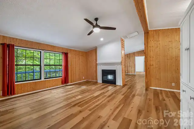 Listing Photo 14