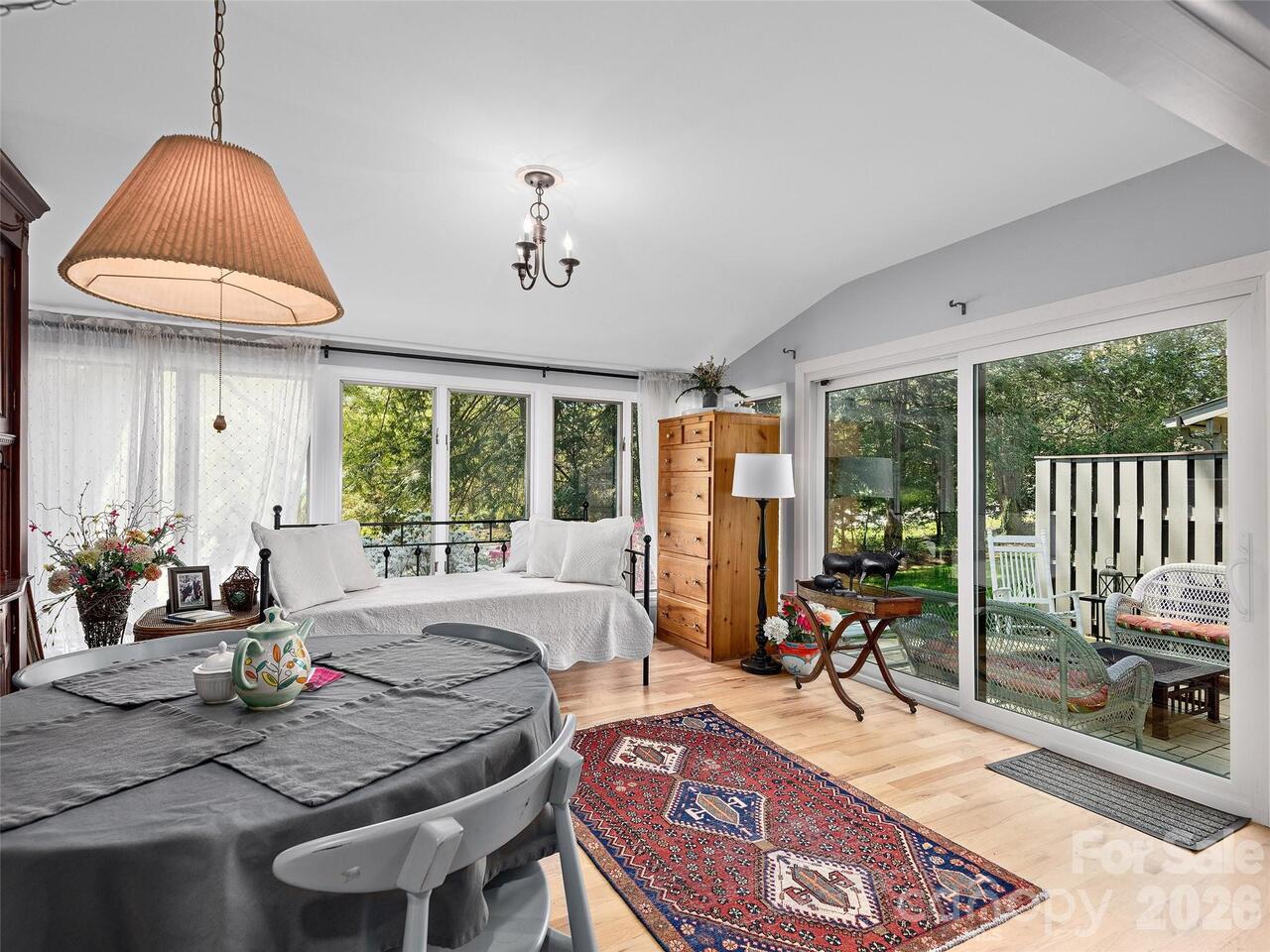 Listing Photo 10