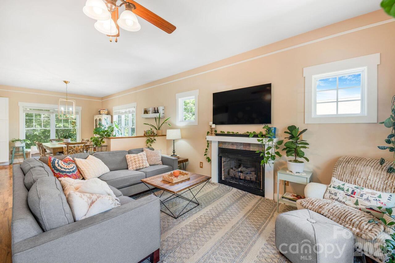 Listing Photo 11