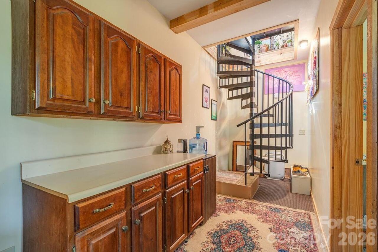 Listing Photo 11