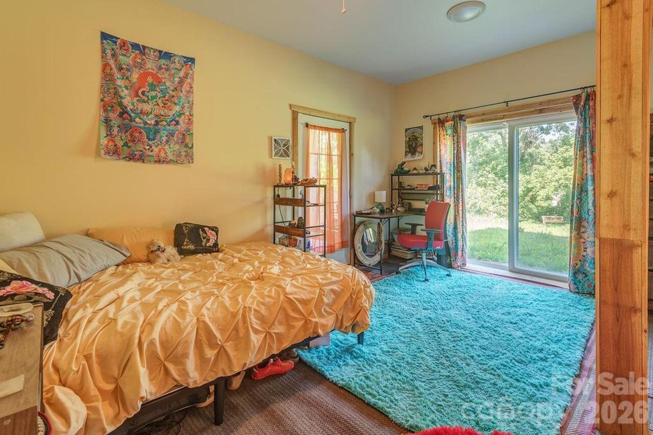 Listing Photo 12