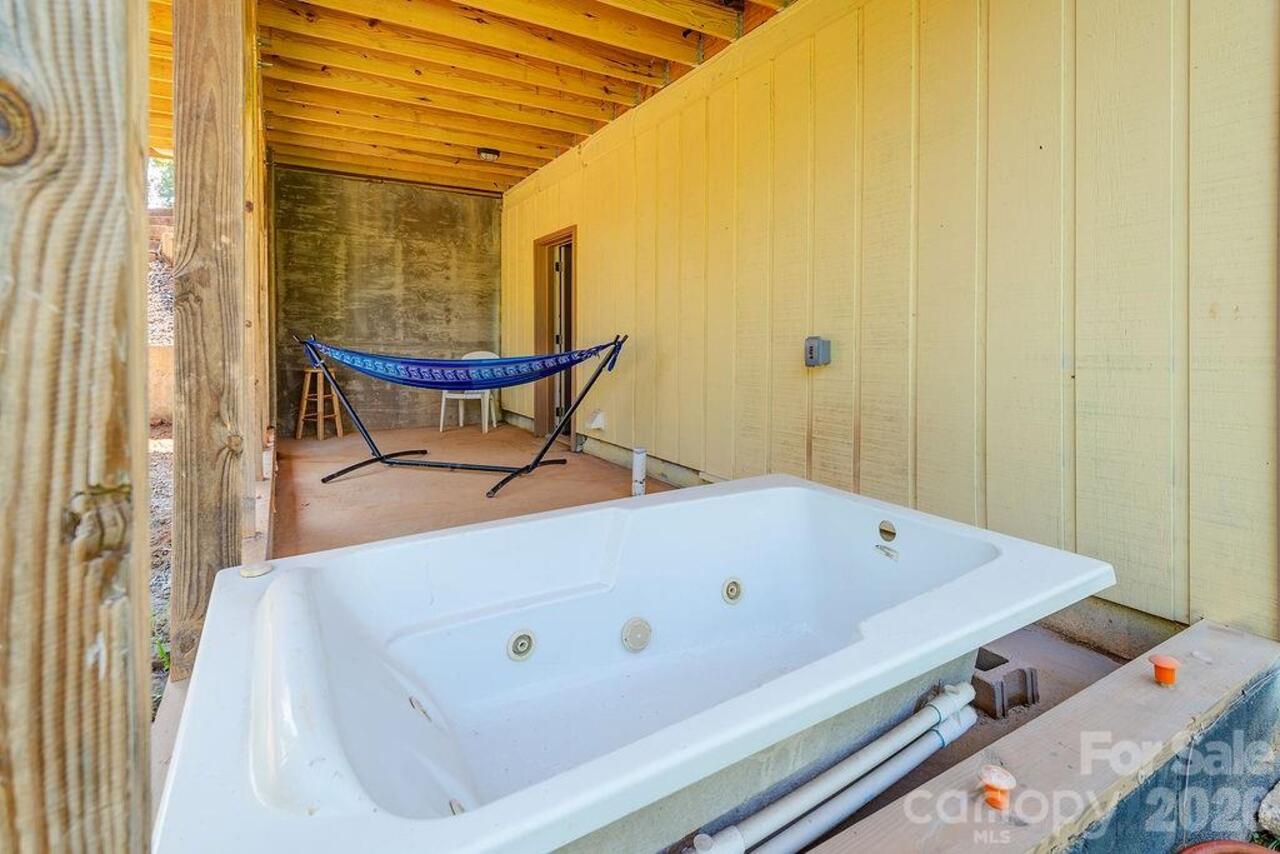 Listing Photo 17