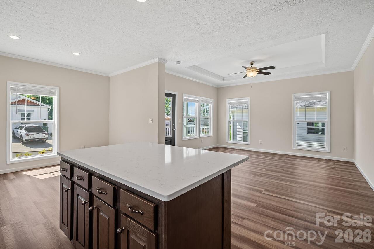Listing Photo 11