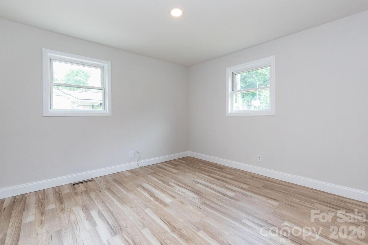 Listing Photo 9