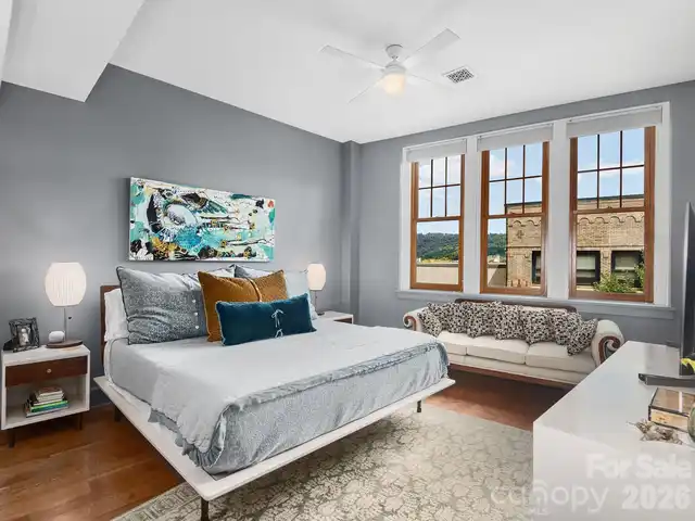 Listing Photo 10