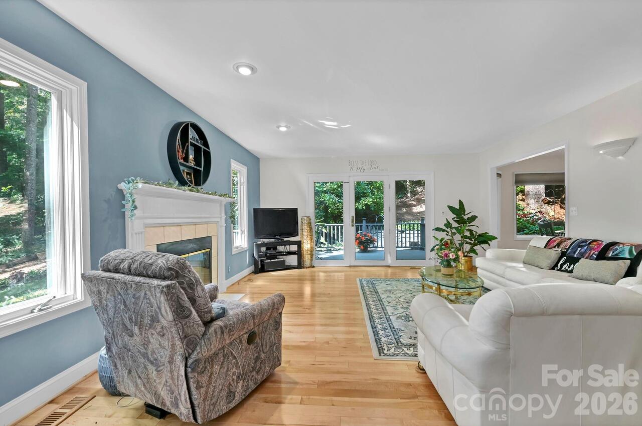 Listing Photo 9