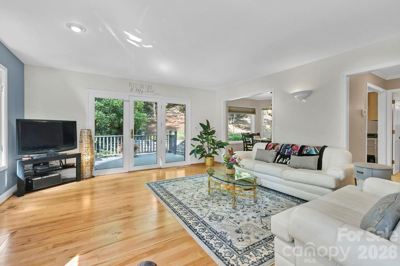 Listing Photo 10