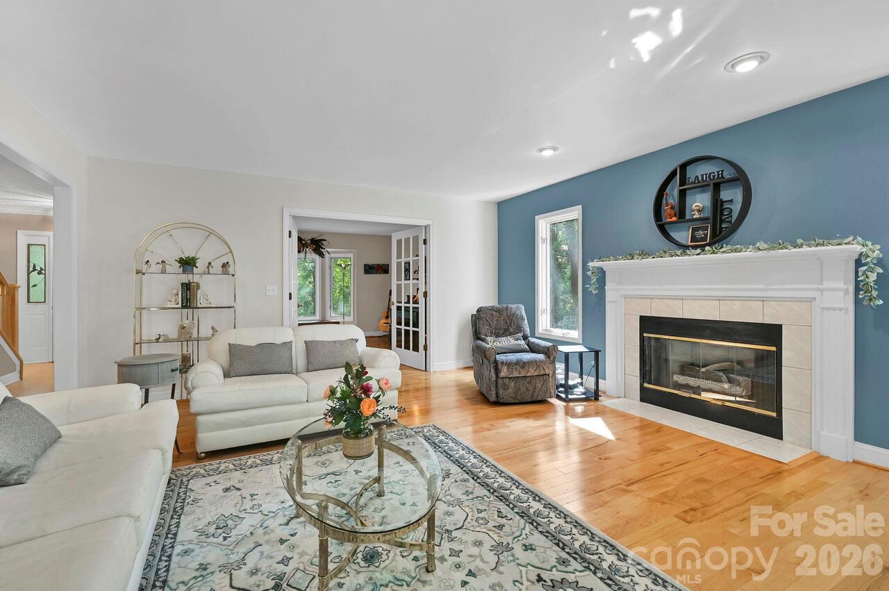 Listing Photo 12