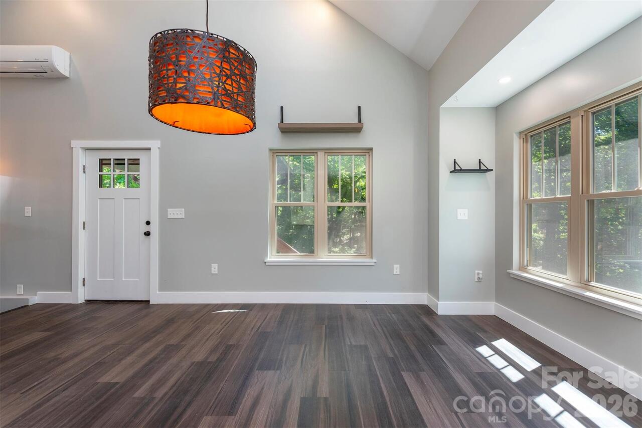 Listing Photo 11
