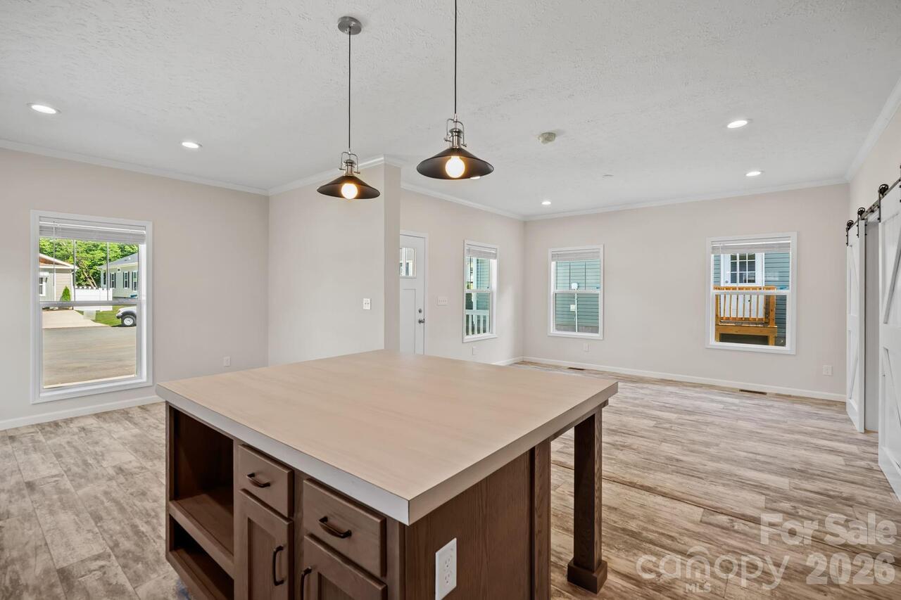 Listing Photo 12