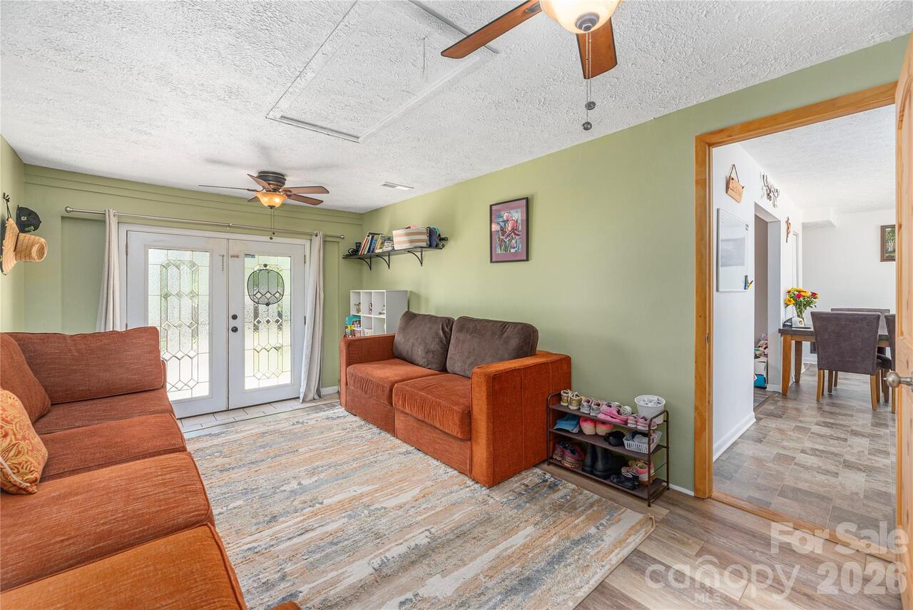 Listing Photo 8