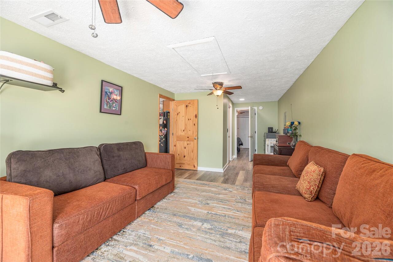 Listing Photo 9