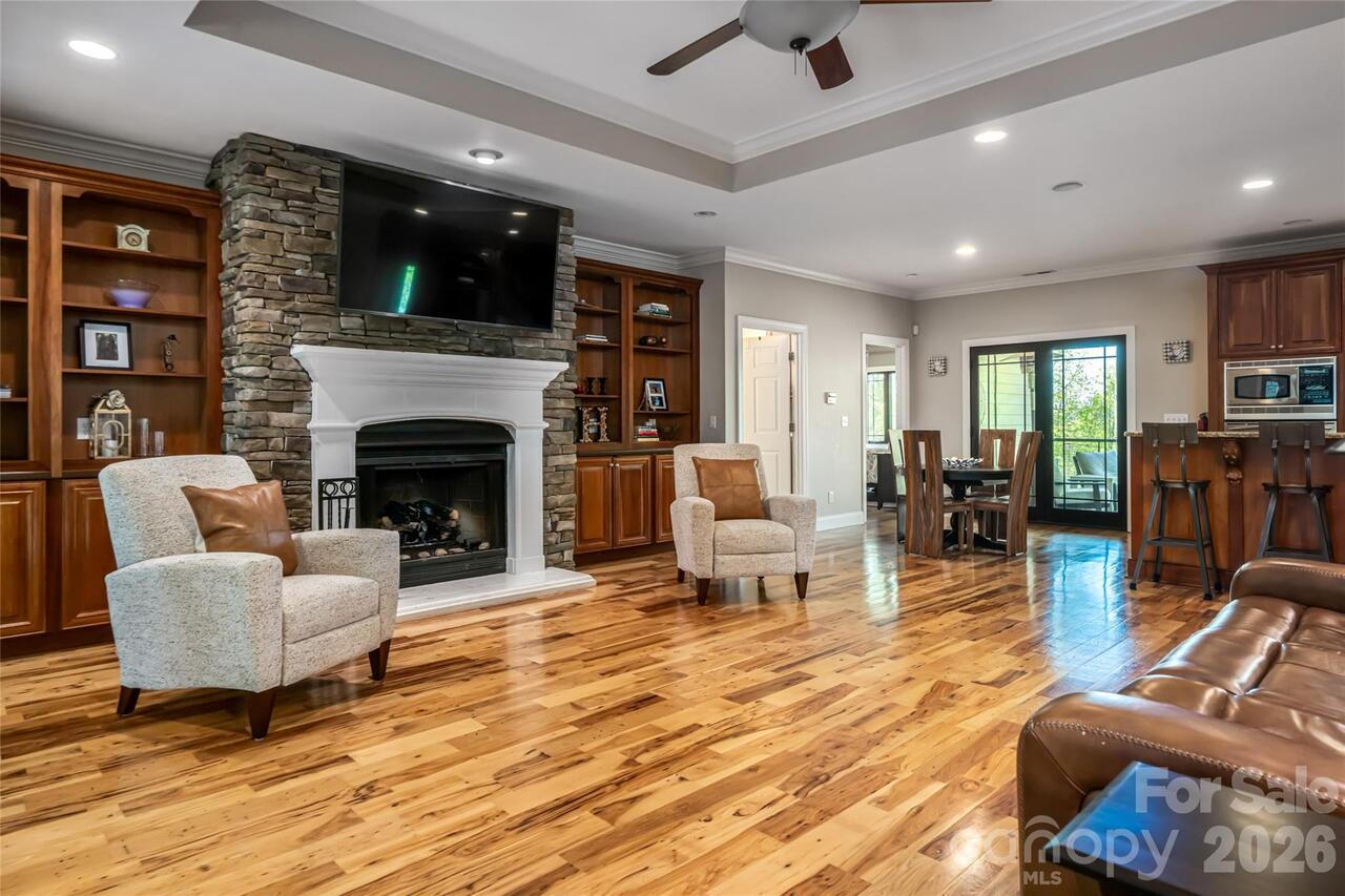 Listing Photo 8