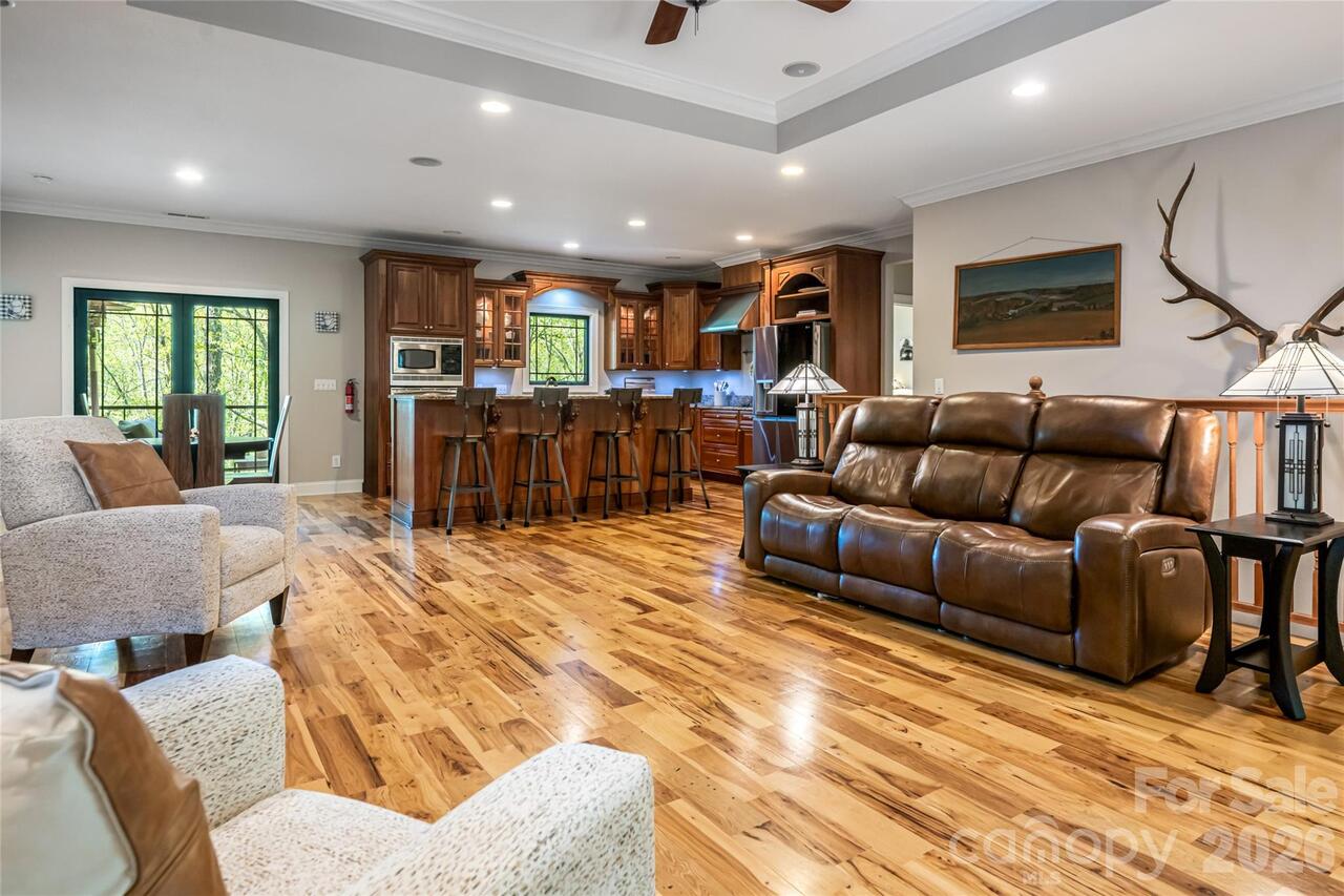 Listing Photo 10