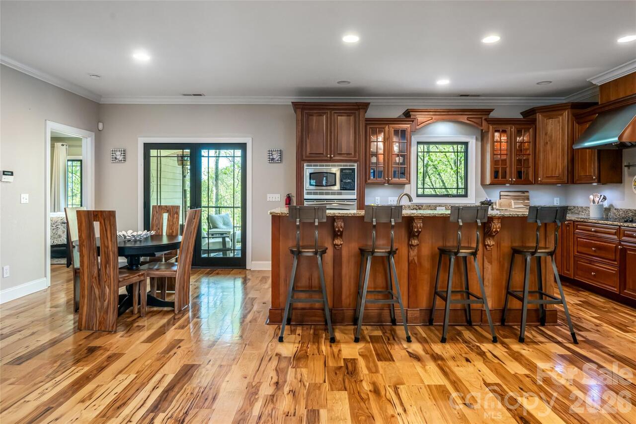 Listing Photo 11