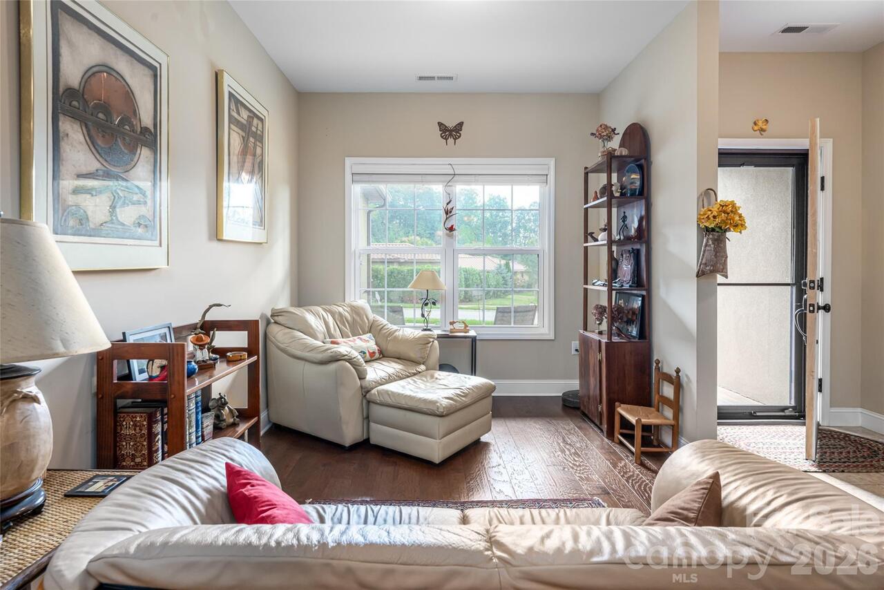 Listing Photo 8