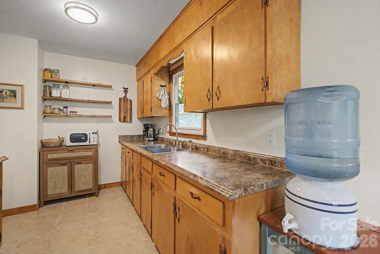 Listing Photo 12